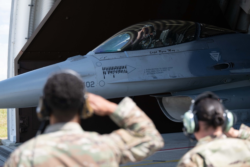 Fini flight honors 52nd FW commanders