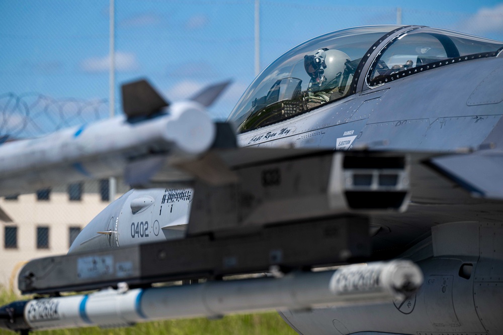 Fini flight honors 52nd FW commanders