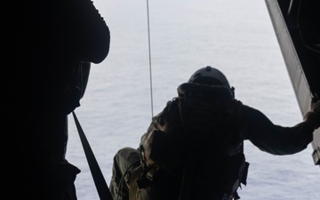 31st MEU | Hoist simulated diver during flight operations