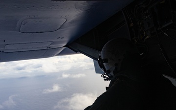 31st MEU | Hoist simulated diver during flight operations