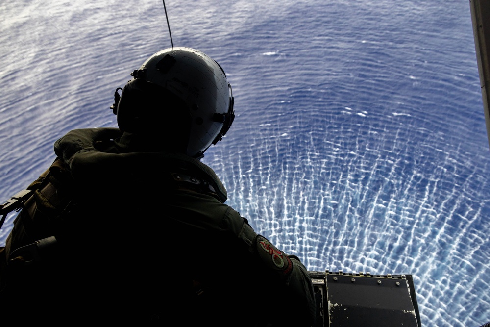 31st MEU | Hoist simulated diver during flight operations