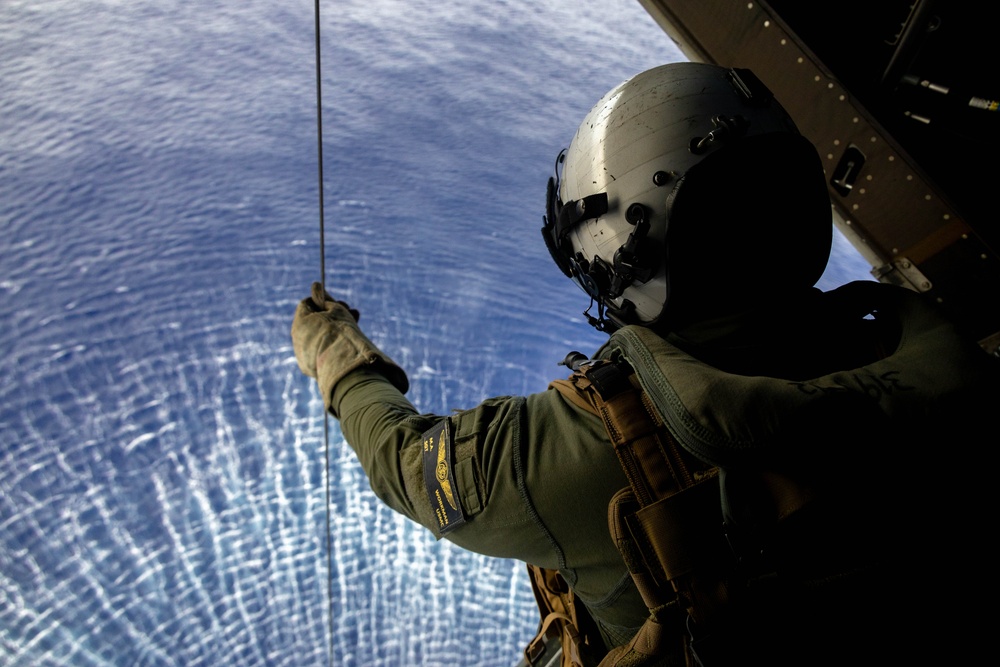 31st MEU | Hoist simulated diver during flight operations