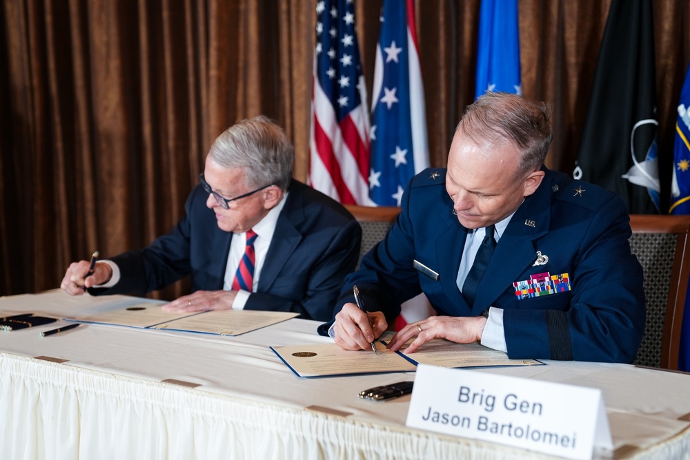 AFRL &amp; Ohio Memorandum of Understanding Signing
