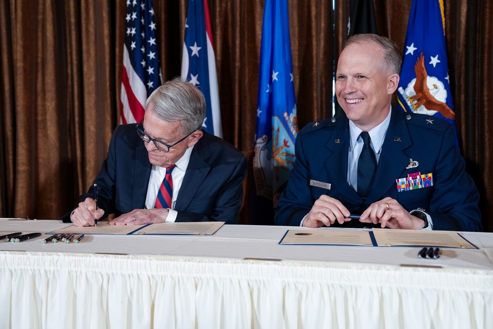 AFRL &amp; Ohio Memorandum of Understanding Signing