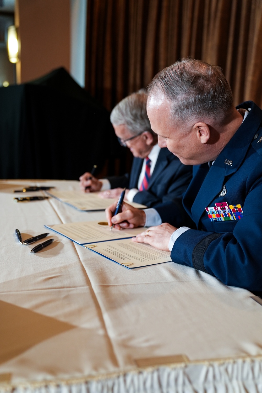 AFRL &amp; Ohio Memorandum of Understanding Signing