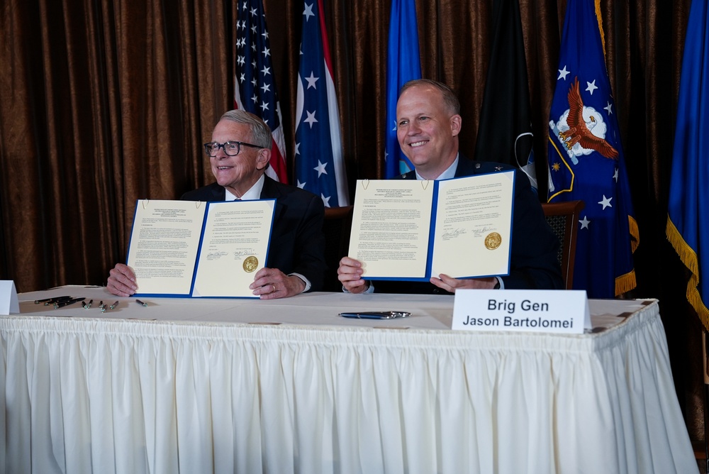AFRL & Ohio Memorandum of Understanding Signing AFRL & Ohio Memorandum of Understanding Signing