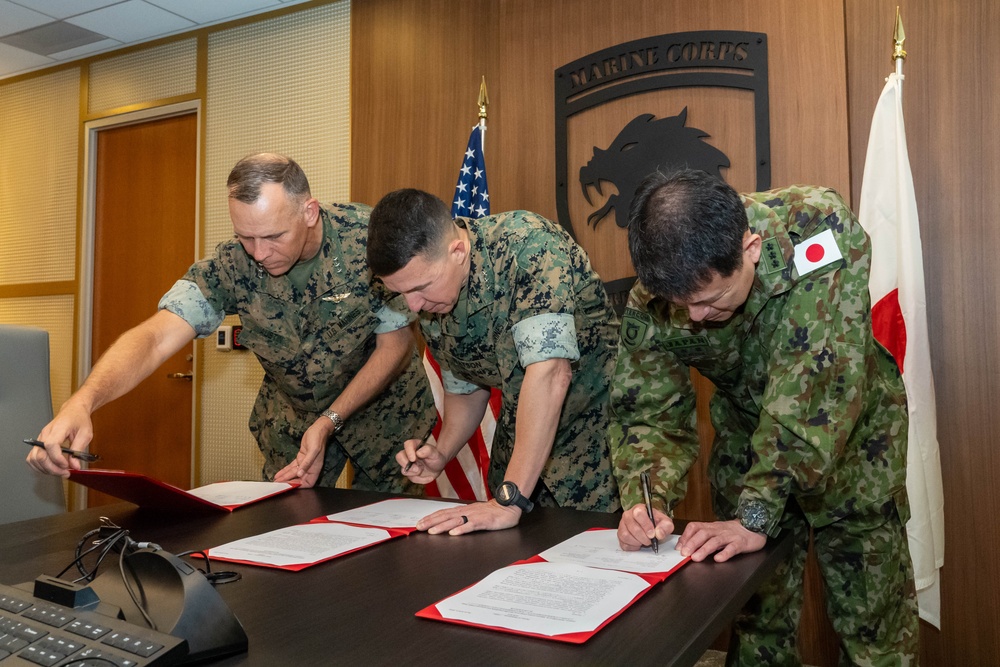 LTG Hiroe and U.S. Marine Corps Lt. Gens. Austin and Watson Sign Terms of Reference
