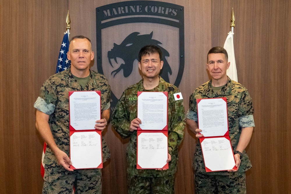 LTG Hiroe and U.S. Marine Corps Lt. Gens. Austin and Watson Sign Terms of Reference