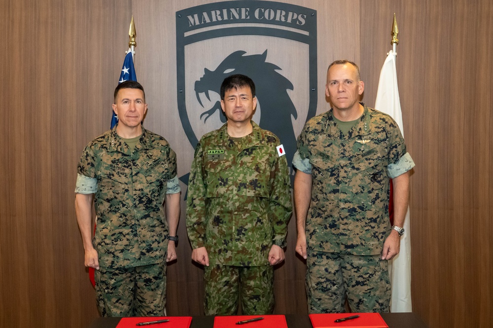 LTG Hiroe and U.S. Marine Corps Lt. Gens. Austin and Watson Sign Terms of Reference