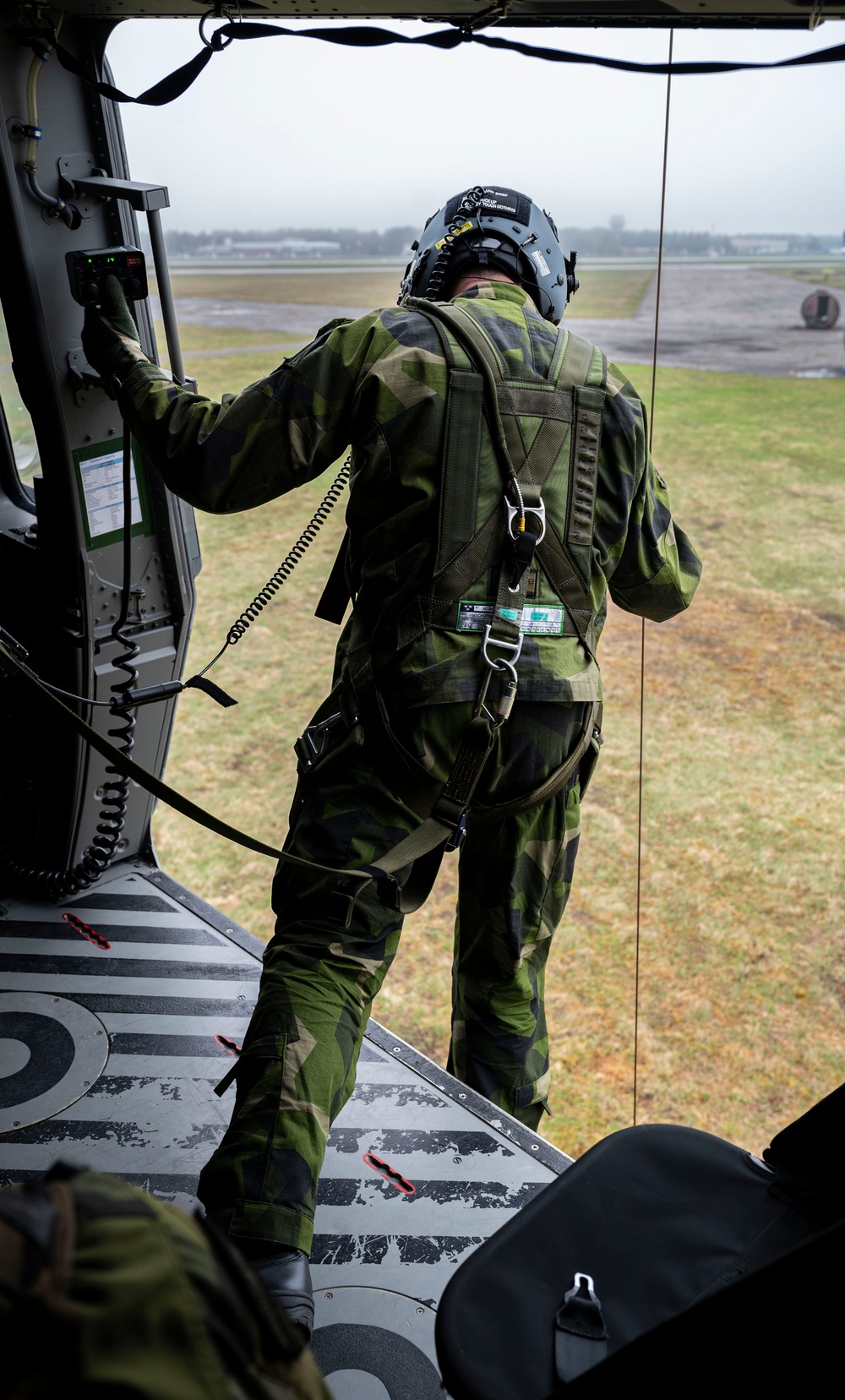 U.S. and Sweden kick-off bilateral training