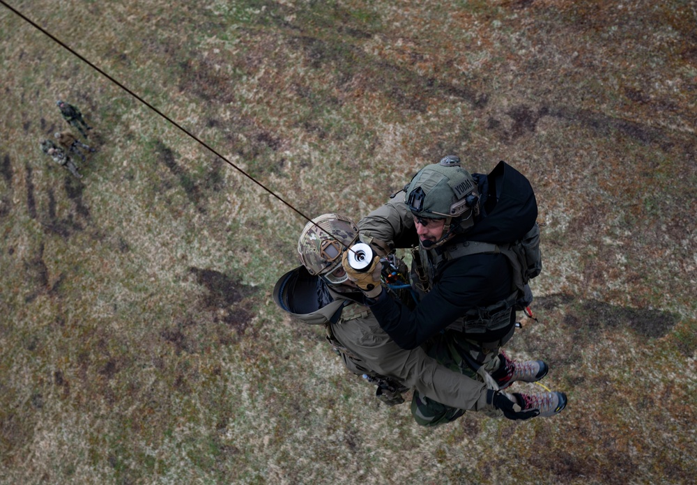 U.S. and Sweden kick-off bilateral training