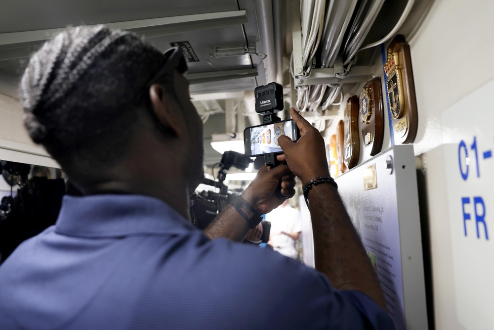 USS Gravely Makes Port Call in Bahamas