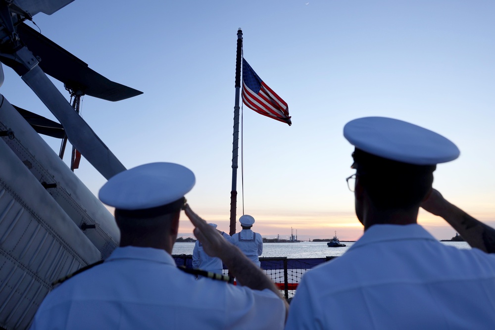 USS Gravely Makes Port Call in Bahamas