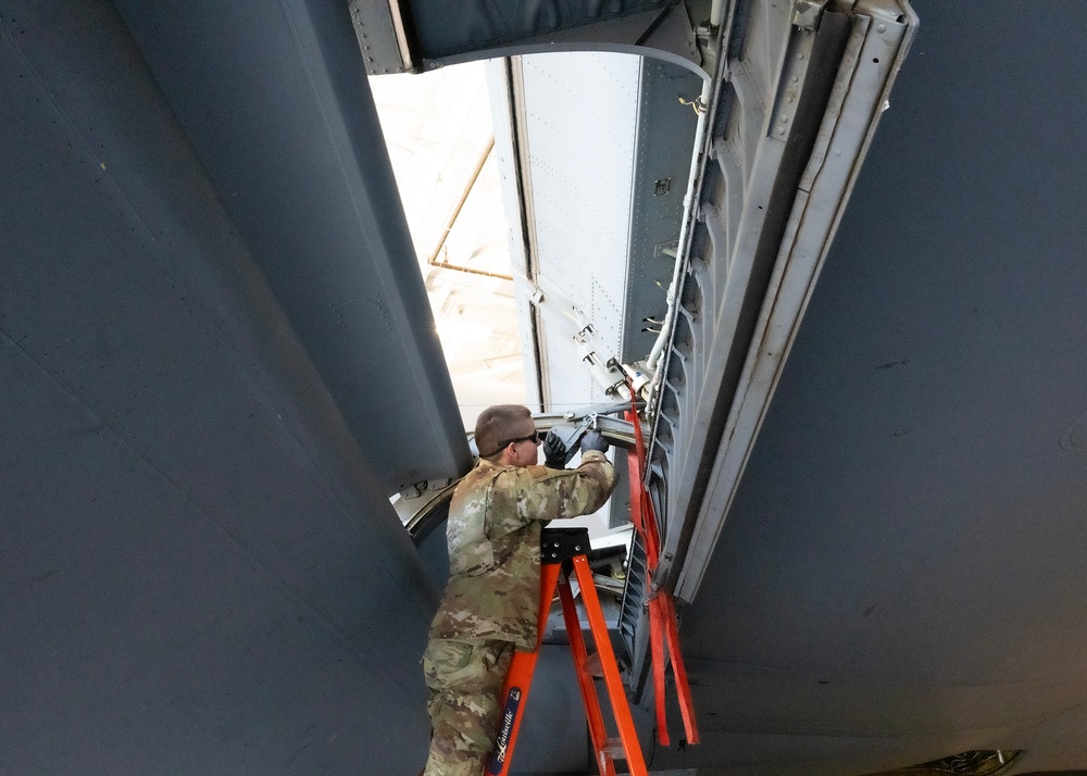 KC-135 Cove Lip Door Lap Adjustment