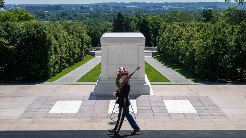 NSWC Carderock Leadership Participates in Wreath-laying Ceremony