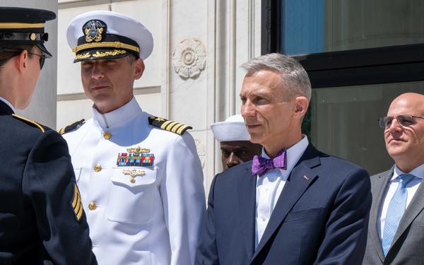 NSWC Carderock Leadership Participates in Wreath-laying Ceremony