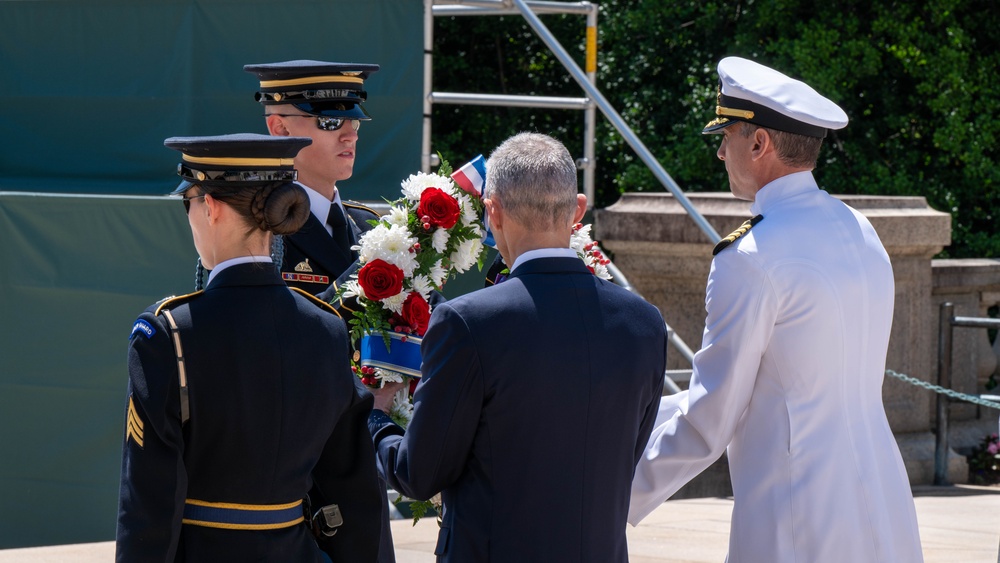 NSWC Carderock Leadership Participates in Wreath-laying Ceremony