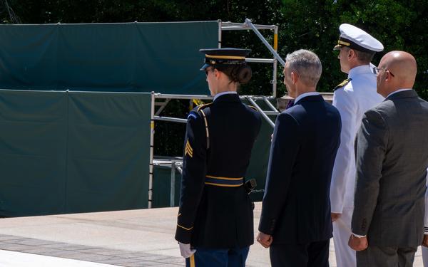 NSWC Carderock Leadership Participates in Wreath-laying Ceremony