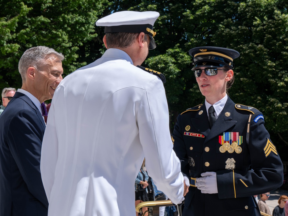NSWC Carderock Leadership Participates in Wreath-laying Ceremony