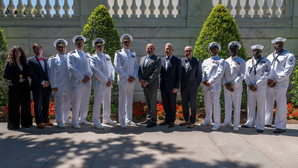 NSWC Carderock Leadership Participates in Wreath-laying Ceremony