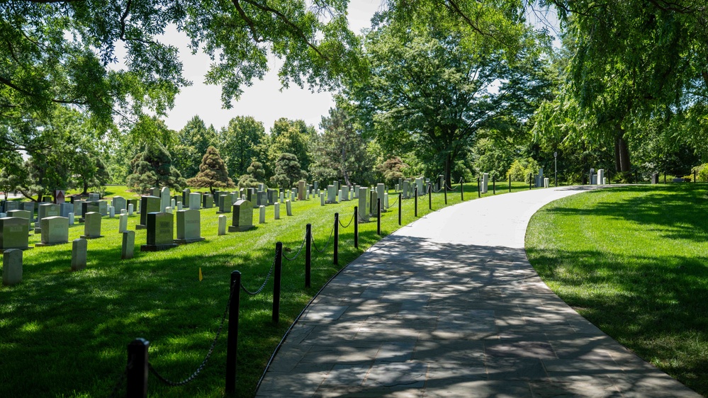 NSWC Carderock Leadership Participates in Wreath-laying Ceremony