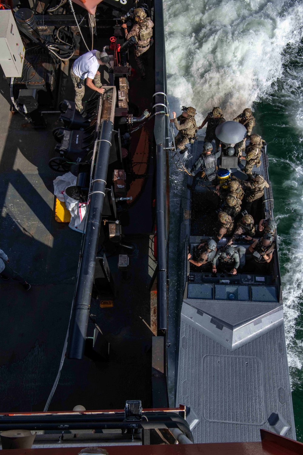 NSWG2 CONDUCTS BOARDING TRAINING