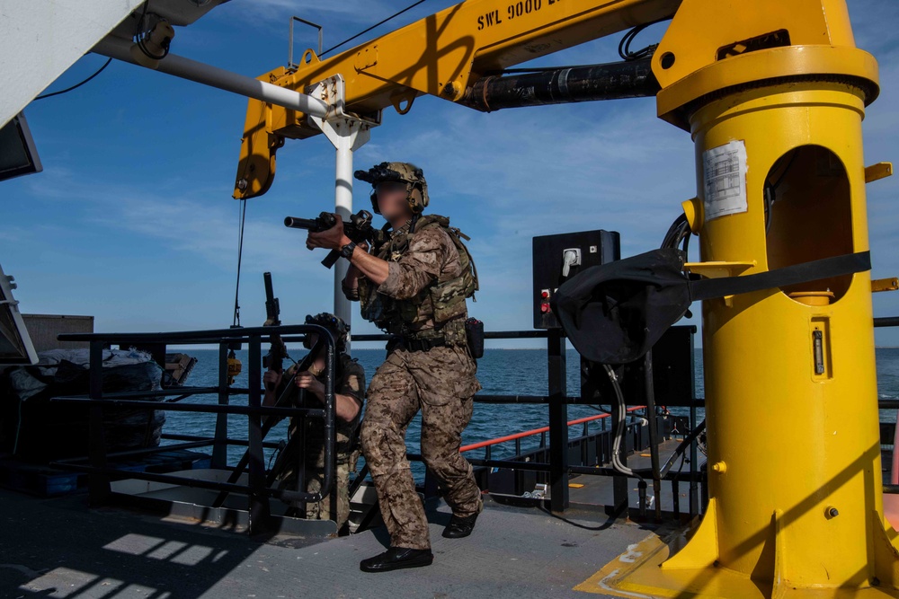 NSWG2 CONDUCTS BOARDING TRAINING