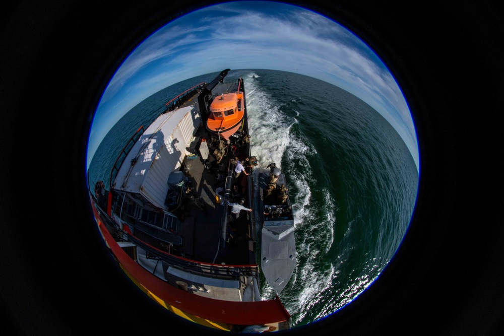 NSWG2 CONDUCTS BOARDING TRAINING