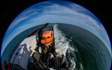 NSWG2 CONDUCTS BOARDING TRAINING