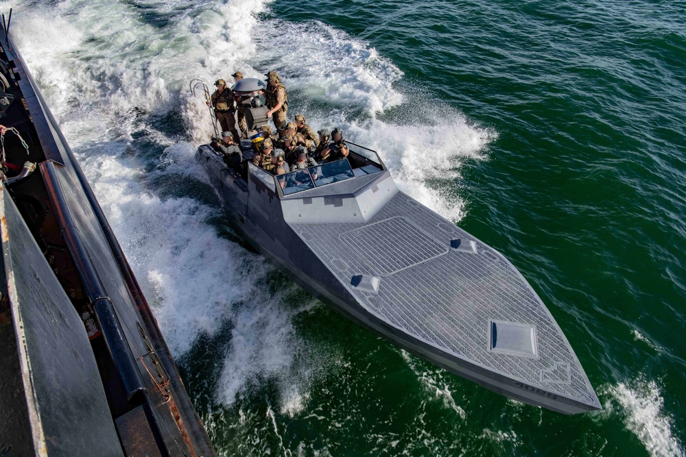 NSWG2 CONDUCTS BOARDING TRAINING