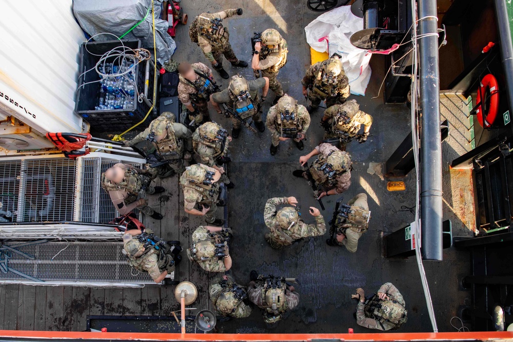 NSWG2 CONDUCTS BOARDING TRAINING
