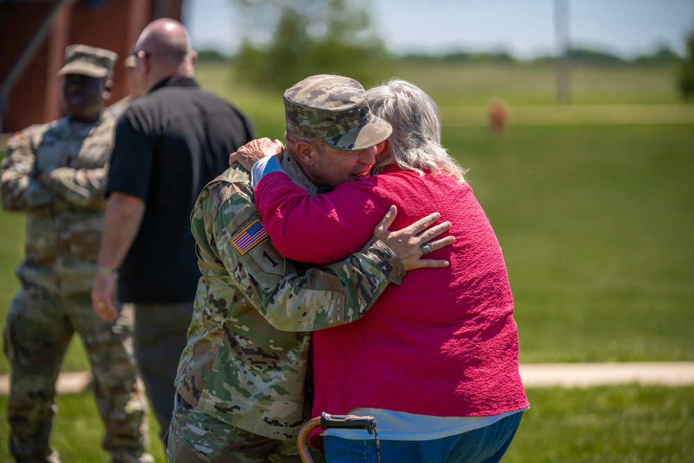 Mattoon Command Sergeant Major Relinquishes Responsibility of 404th MEB