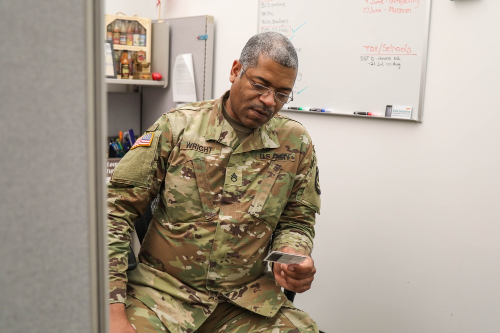 WRAIR's wallet card helps military leaders support Soldiers’ mental health