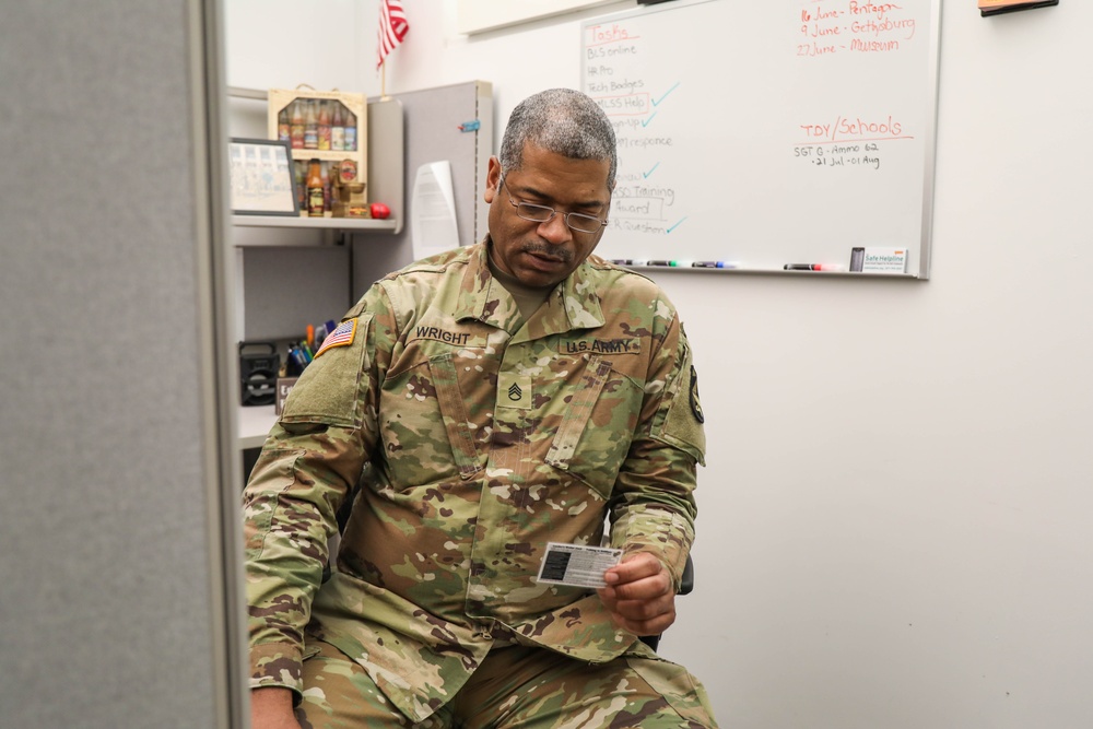 WRAIR's wallet card helps military leaders support Soldiers’ mental health