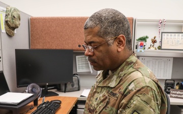WRAIR's wallet card helps military leaders support soldiers’ mental health