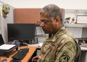 WRAIR's wallet card helps military leaders support soldiers’ mental health