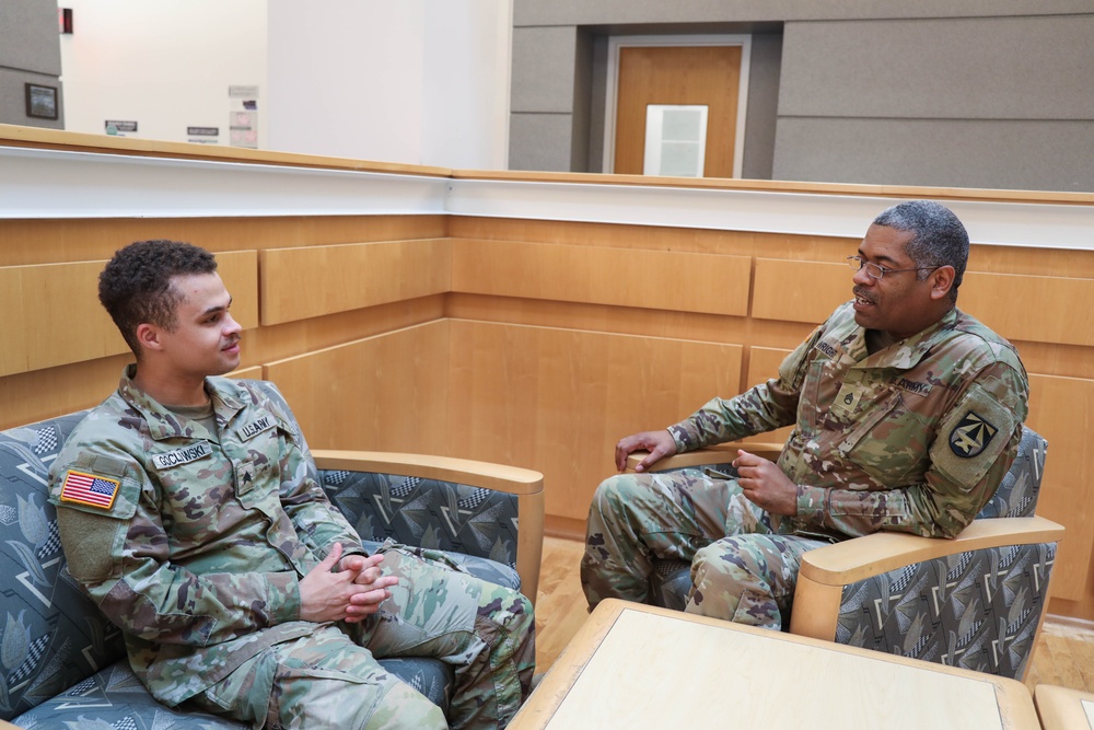 WRAIR's wallet card helps military leaders support Soldiers’ mental health