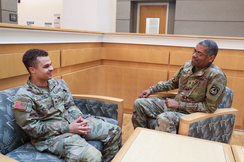 WRAIR's wallet card helps military leaders support Soldiers’ mental health