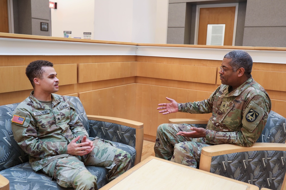 WRAIR's wallet card helps military leaders support Soldiers’ mental health