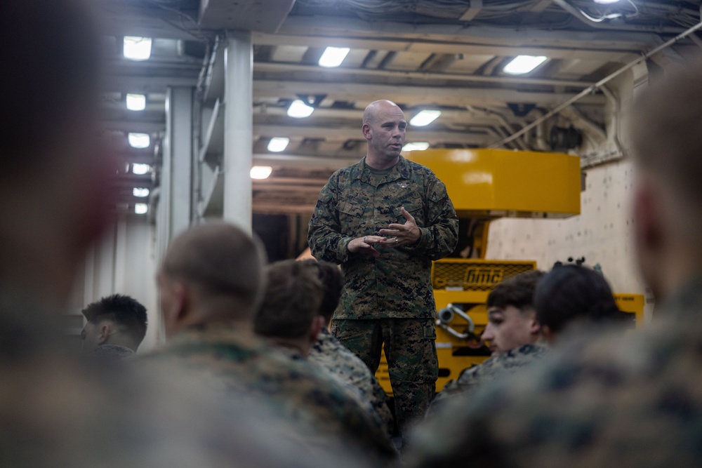 22nd MEU | CLB 26 Command Team Visits USS San Antonio
