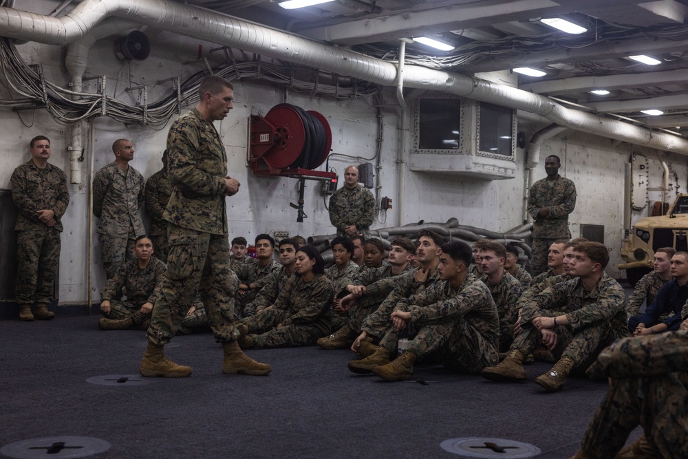 22nd MEU | CLB 26 Command Team Visits USS San Antonio