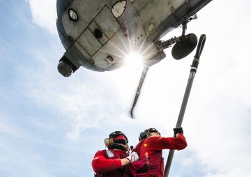 George Washington Conducts a Vertical Replenishment