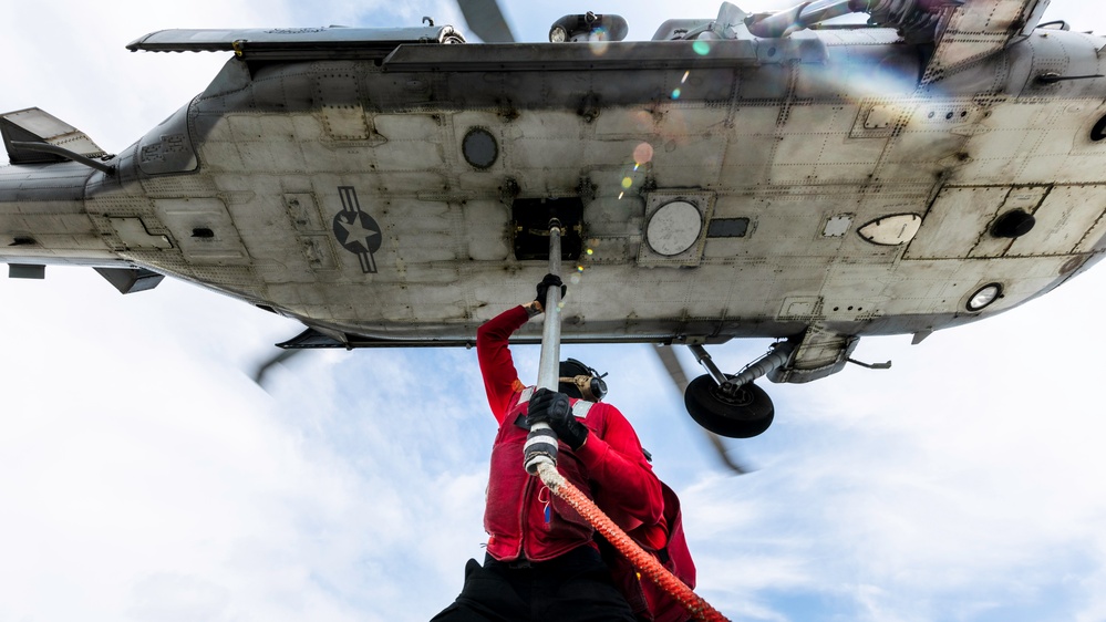 George Washington Conducts a Vertical Replenishment