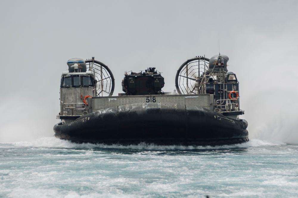 QUART: LCACs Conduct Ship-to-Shore Movements