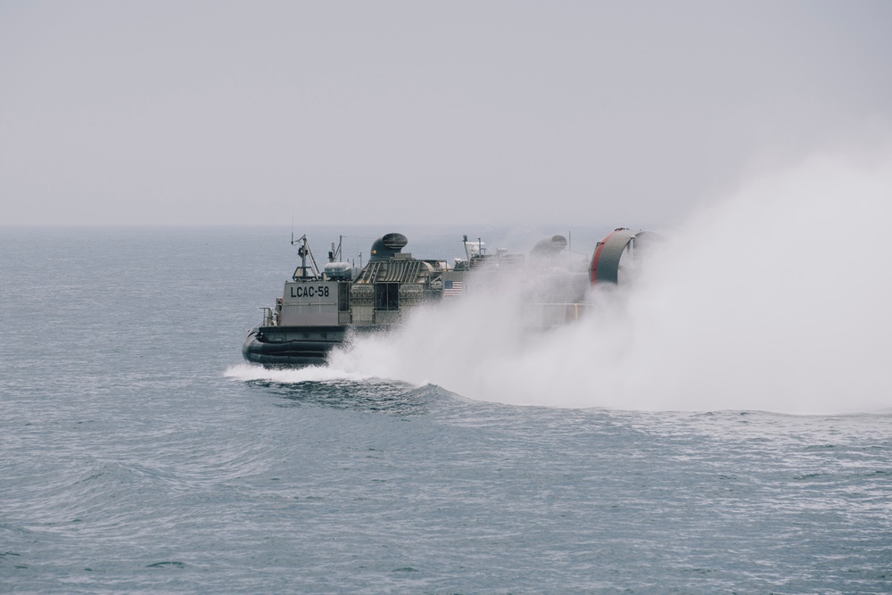 QUART: LCACs Conduct Ship-to-Shore Movements