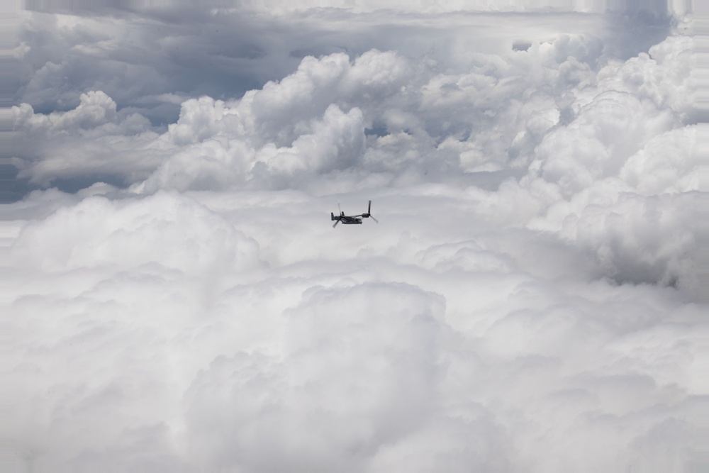 KAMANDAG 9: VMM-364 conducts training flight