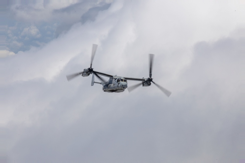 KAMANDAG 9: VMM-364 conducts training flight