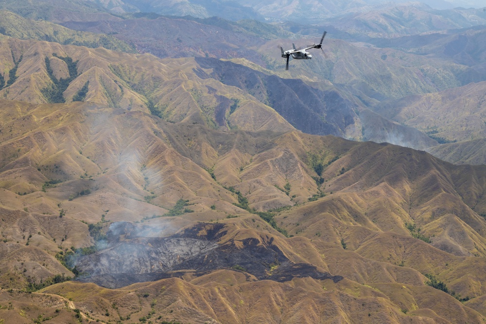 KAMANDAG 9: VMM-364 conducts training flight