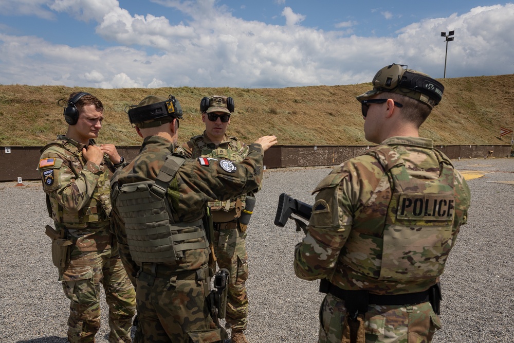 KFOR RC-E MPs train with the Polish Army