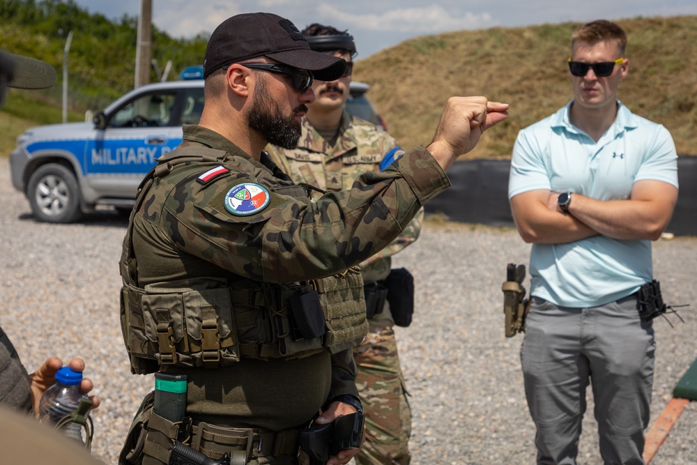 KFOR RC-E MPs train with the Polish Army